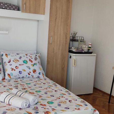 Apartment And Rooms Busa 3 Senj  Buitenkant foto